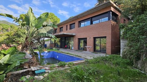 Exclusiva villa con piscina y gran potencial en Cabrils