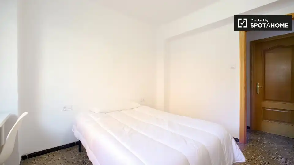 Bedroom of Flat for rent in Valencia  with Air Conditioner, Heating and Furnished