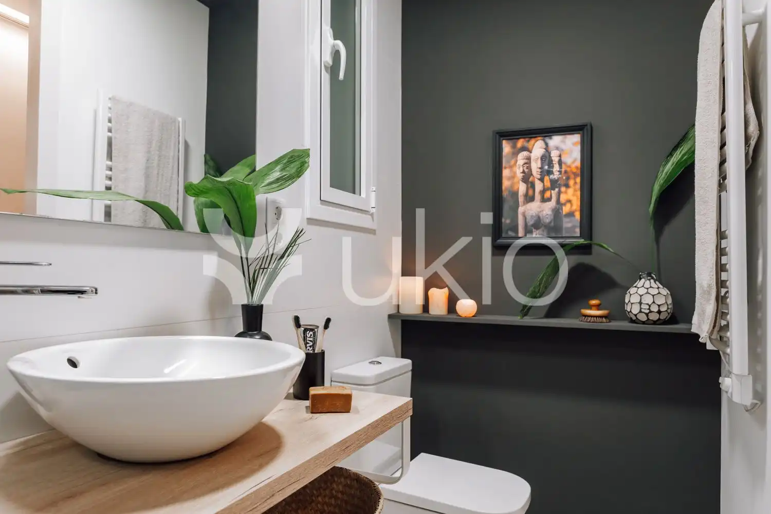 Bathroom of Apartments for rent in Barcelona  with Air Conditioner, Heating and Furnished