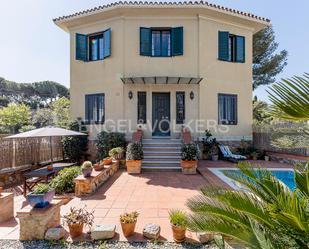 Exterior view of House or chalet for sale in  Barcelona Capital  with Air Conditioner, Heating and Private garden