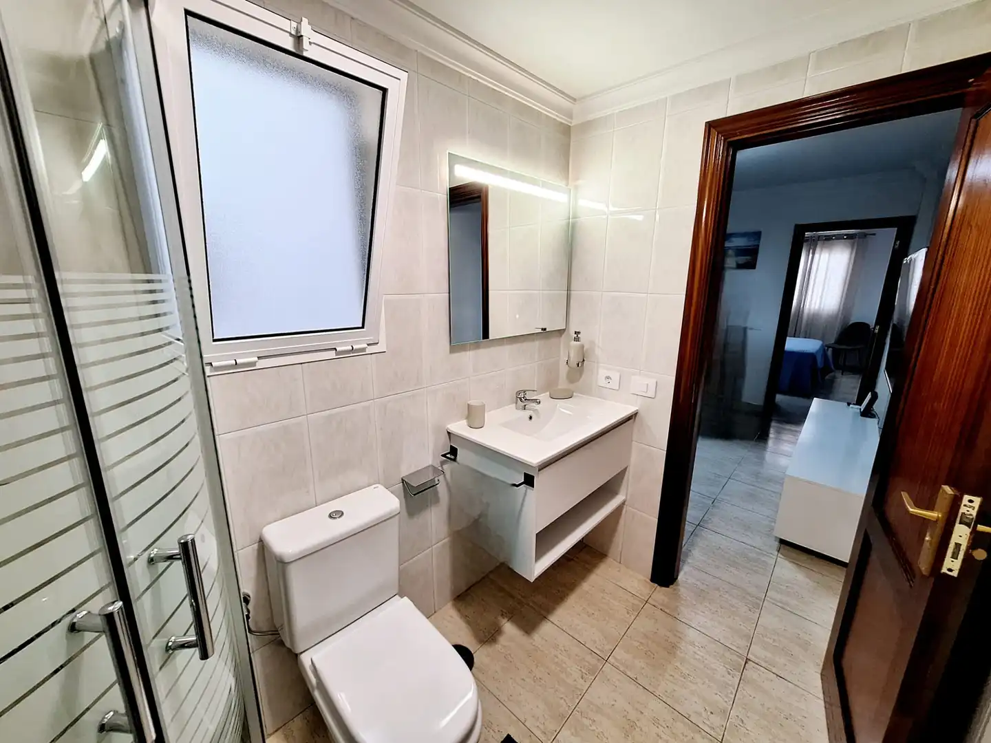 Badezimmer von Wohnungen zur Miete in Las Palmas de Gran Canaria mit Möbliert, Waschmaschine und Mikrowelle