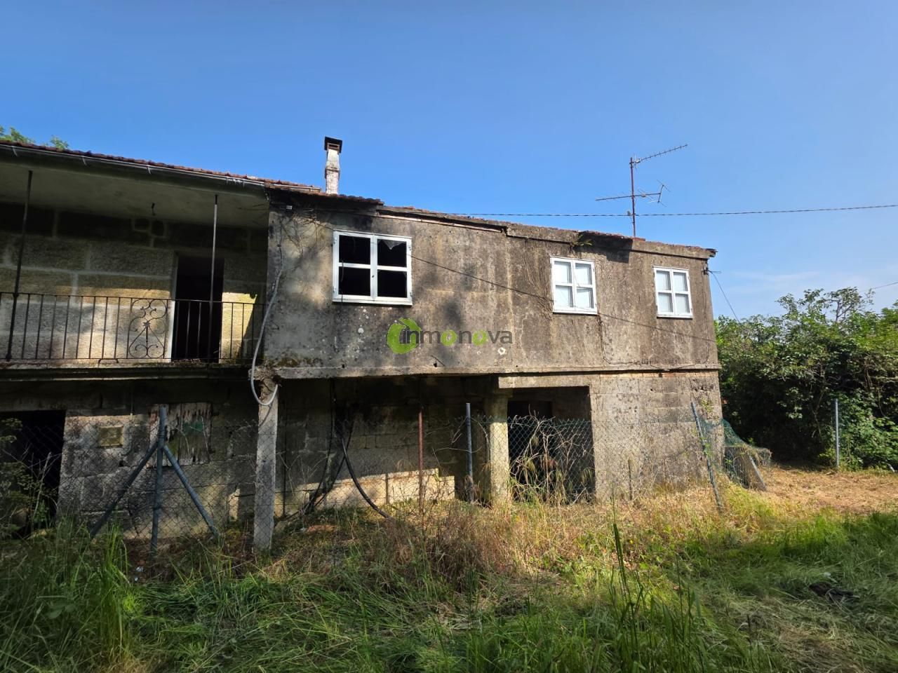 Vista exterior de Finca rústica en venda en Ponte Caldelas amb Jardí privat