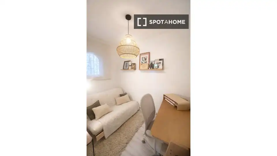 Dormitori de Apartament per a compartir en Vélez-Málaga amb Aire condicionat, Calefacció i Terrassa