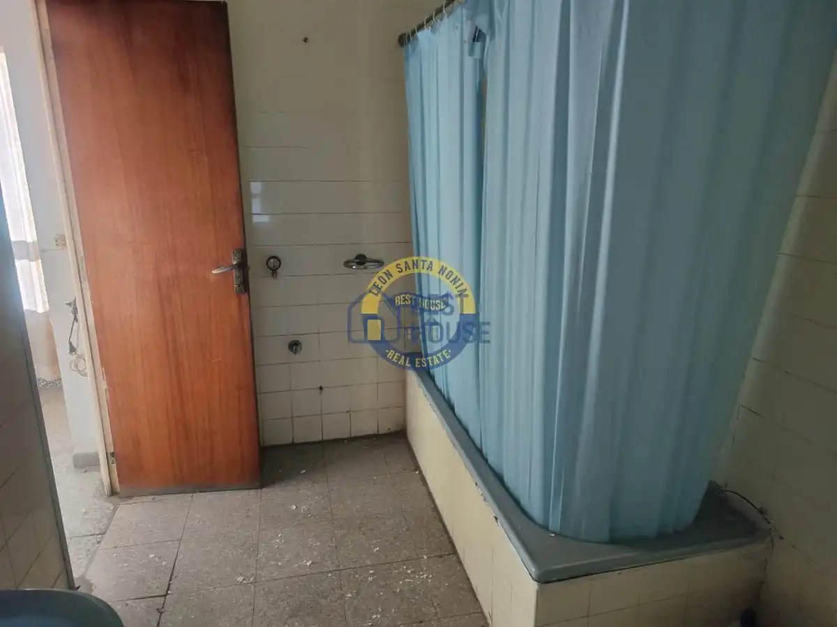 Badezimmer von Wohnung zum Verkauf in León Capital  mit Heizung, Parkett und Terrasse