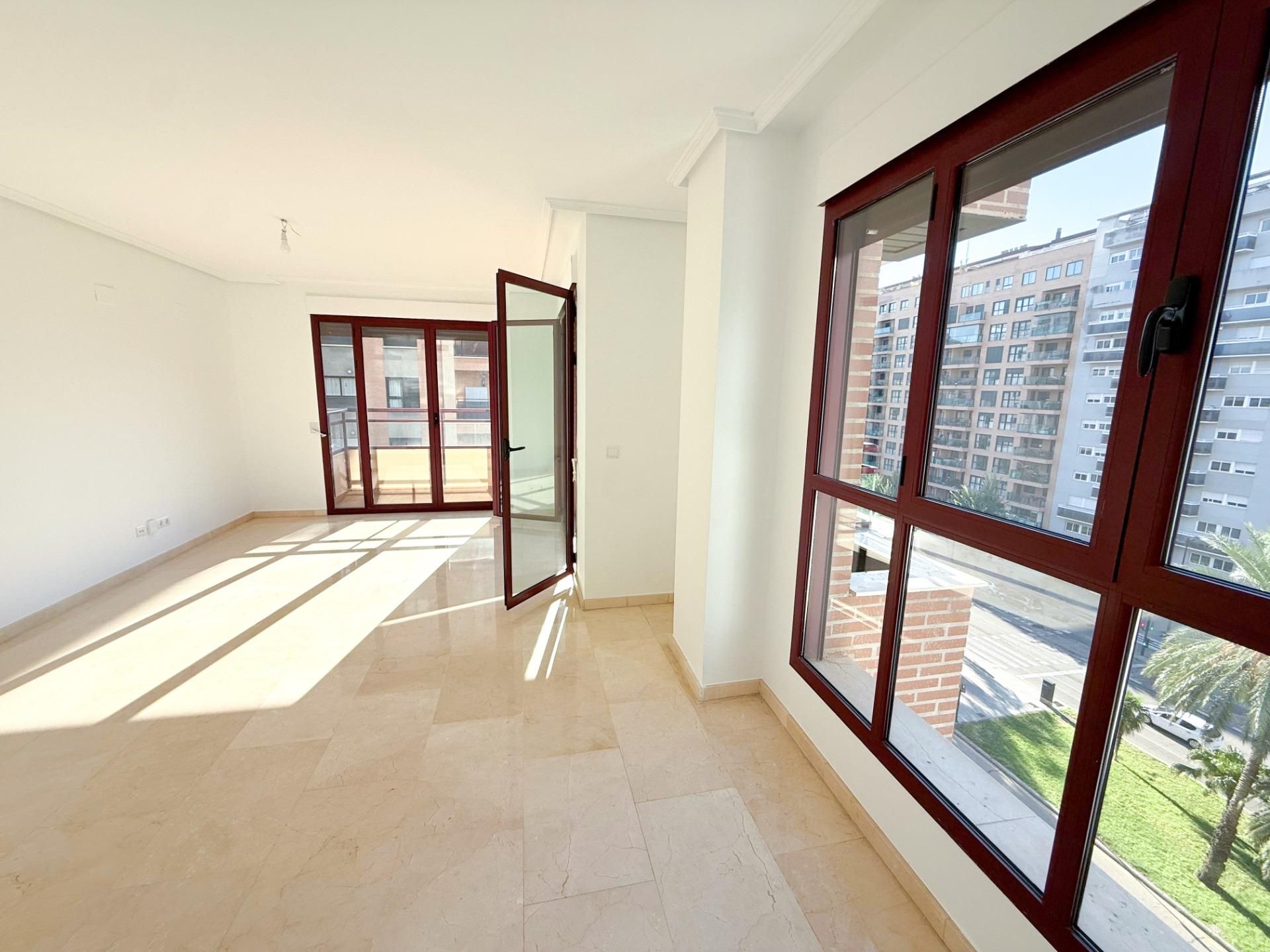 Piso de alquiler en  Valencia Capital con Aire acondicionado, Calefacción y Jardín privado