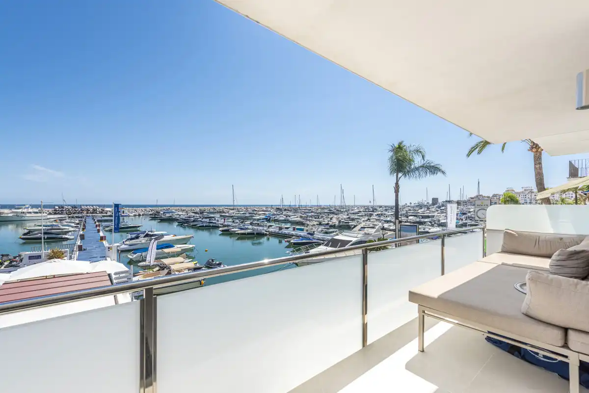 Ático con ascensor en venta en Nueva Andalucía