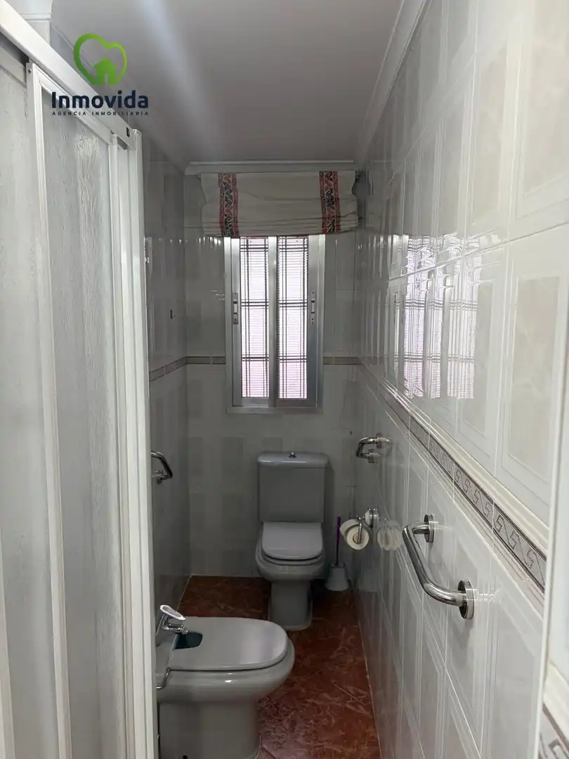 Bathroom of Flat for sale in Córdoba  with Air Conditioner, Heating and Terrace