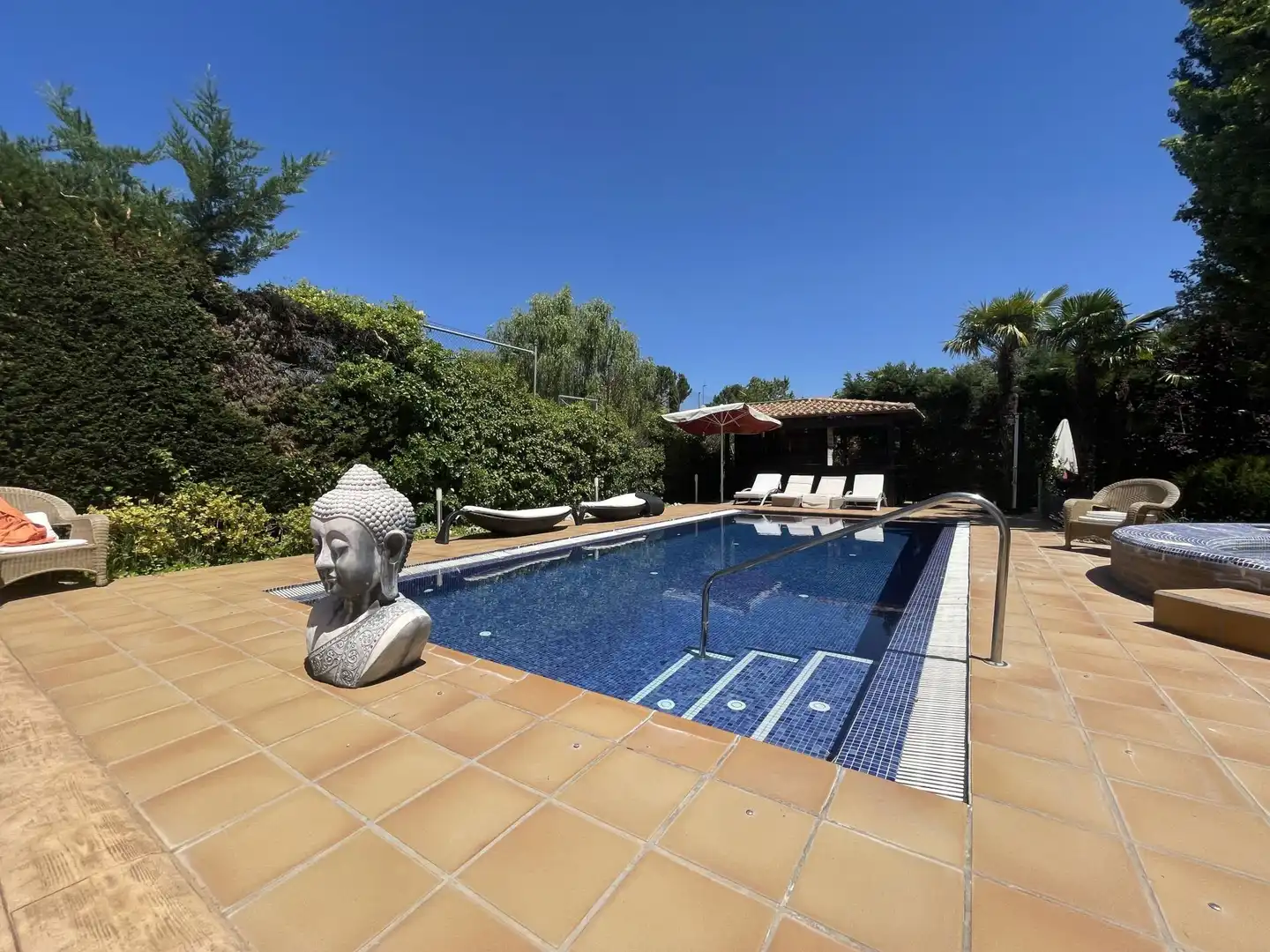 Piscina de Casa o chalet en venta en Boadilla del Monte con Aire acondicionado, Jardín privado y Trastero