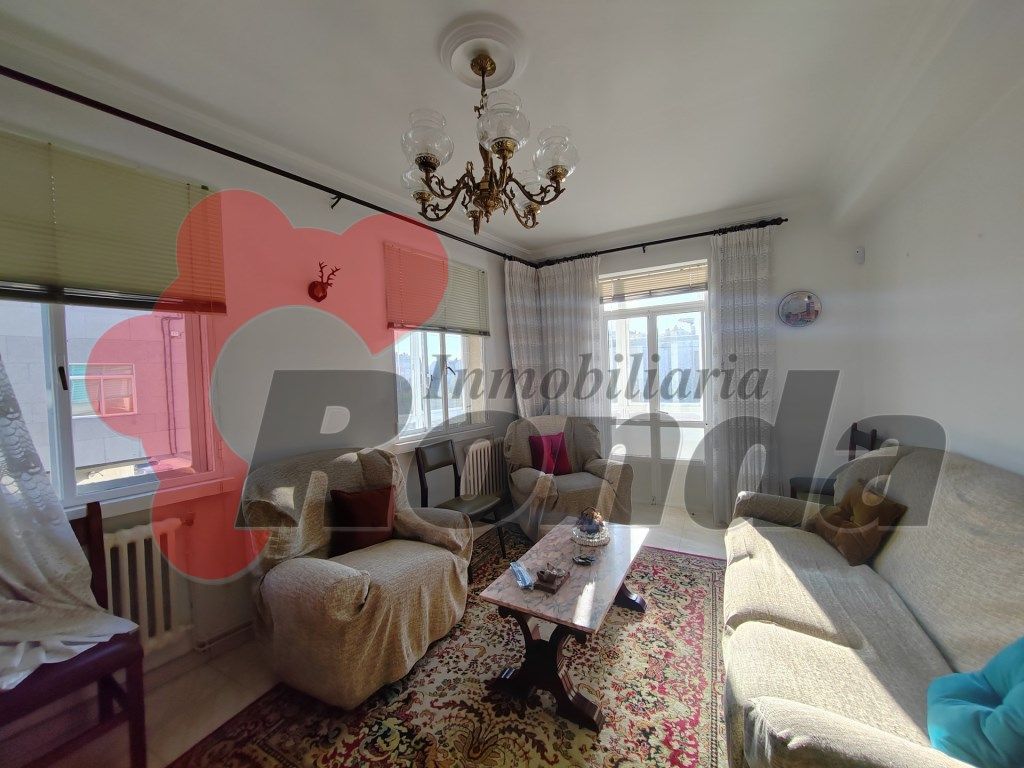 Sala d'estar de Casa adosada en venda en Lugo Capital amb Terrassa i Moblat