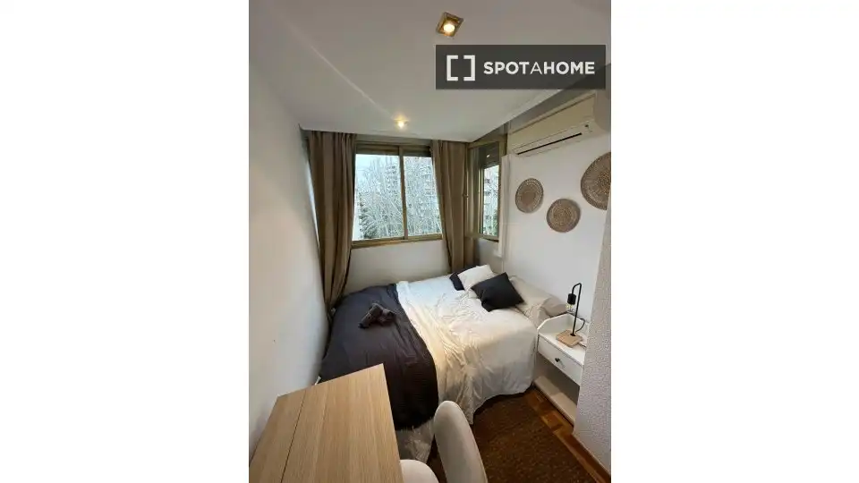 Bedroom of Flat for rent in Madrid  with Air Conditioner, Heating and Furnished