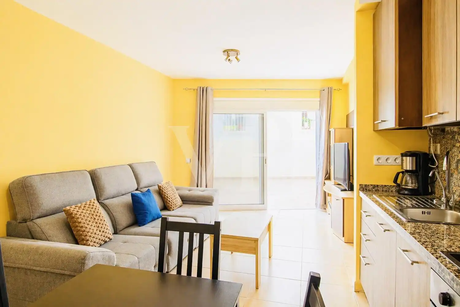Wohnzimmer von Erdgeschoss zum Verkauf in Adeje mit Terrasse und Möbliert