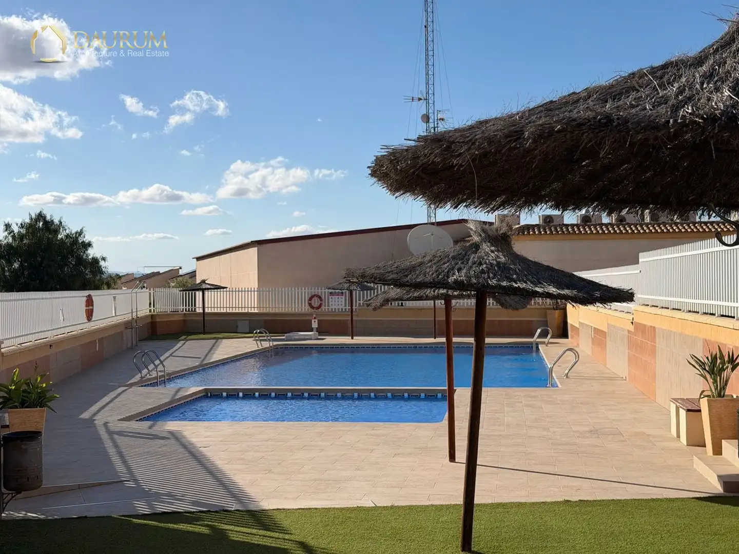 Schwimmbecken von Dachboden zum Verkauf in Santa Pola mit Klimaanlage, Heizung und Terrasse