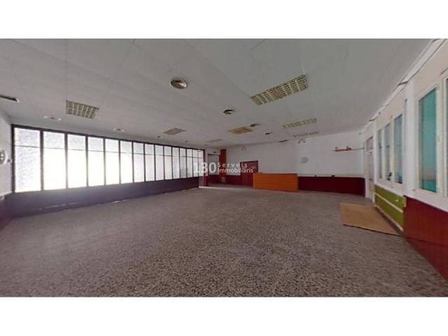 Local comercial en Venta en Hostal en Móra la Nova