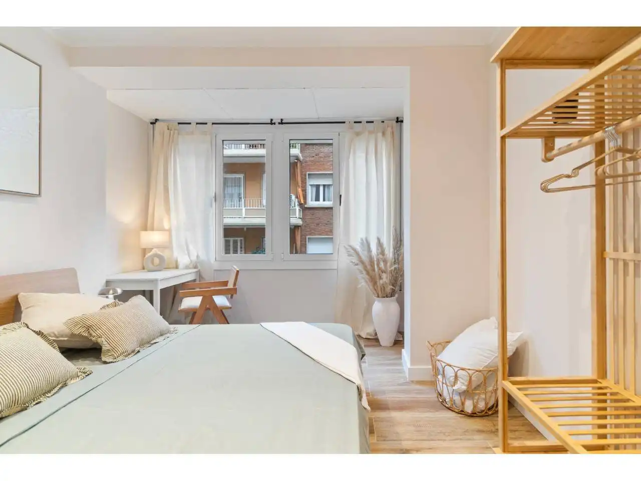 Bedroom of Flat for sale in Barcelona  with Air Conditioner, Heating and Balcony