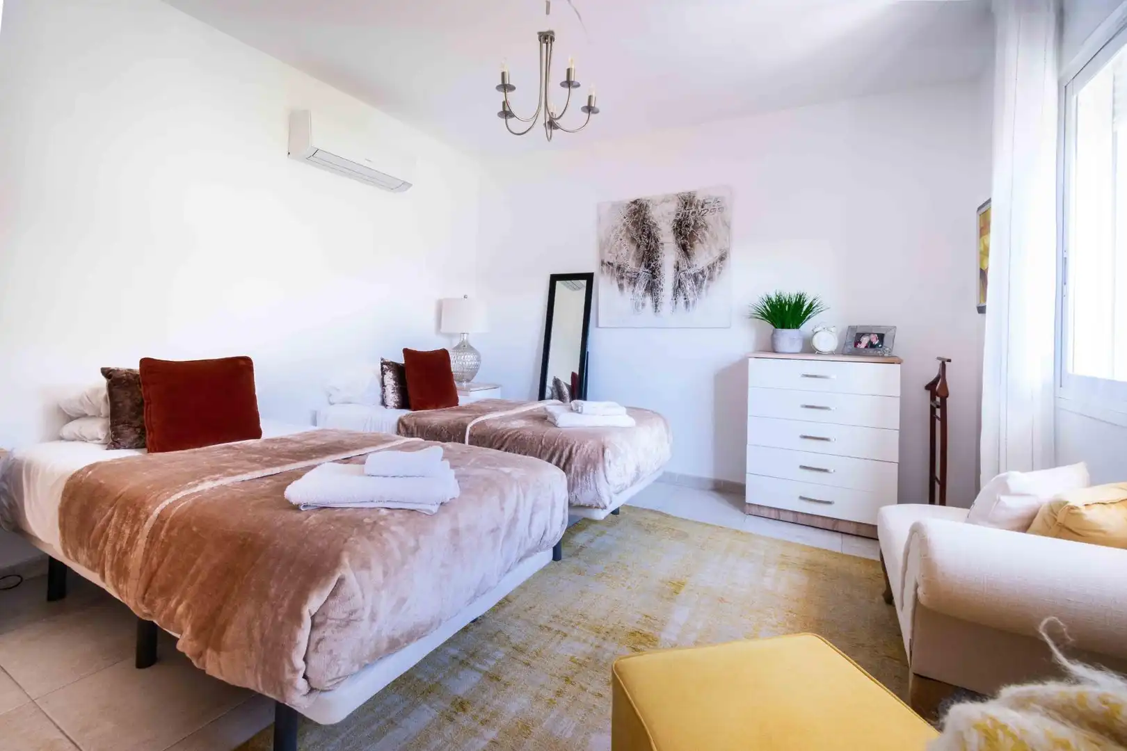 Habitación de Casa adosada en venta en L'Alfàs del Pi con Aire acondicionado, Calefacción y Jardín privado