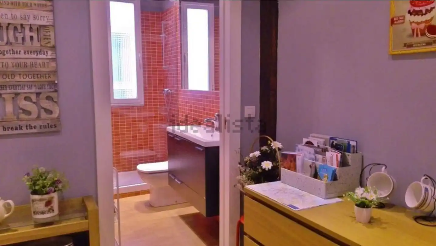 Baño de Piso de alquiler en Bilbao  con Calefacción y Balcón