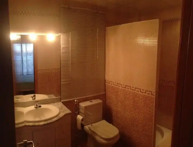 Bany de Pis en venda en Reus amb Parquet, Terrassa i Moblat