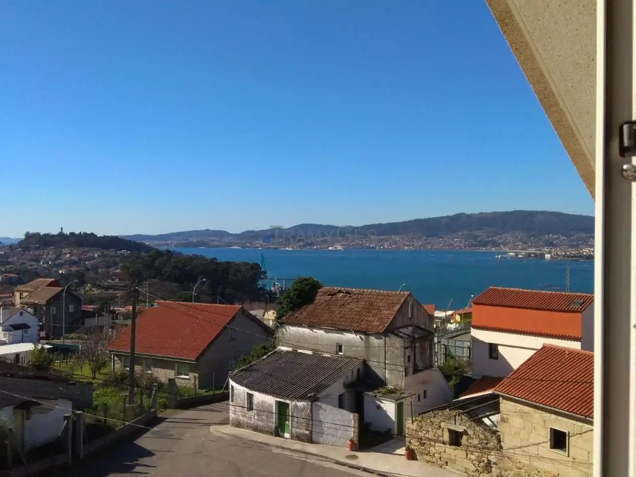 Vista exterior de Casa adosada en venta en Vigo  con Calefacción, Jardín privado y Parquet