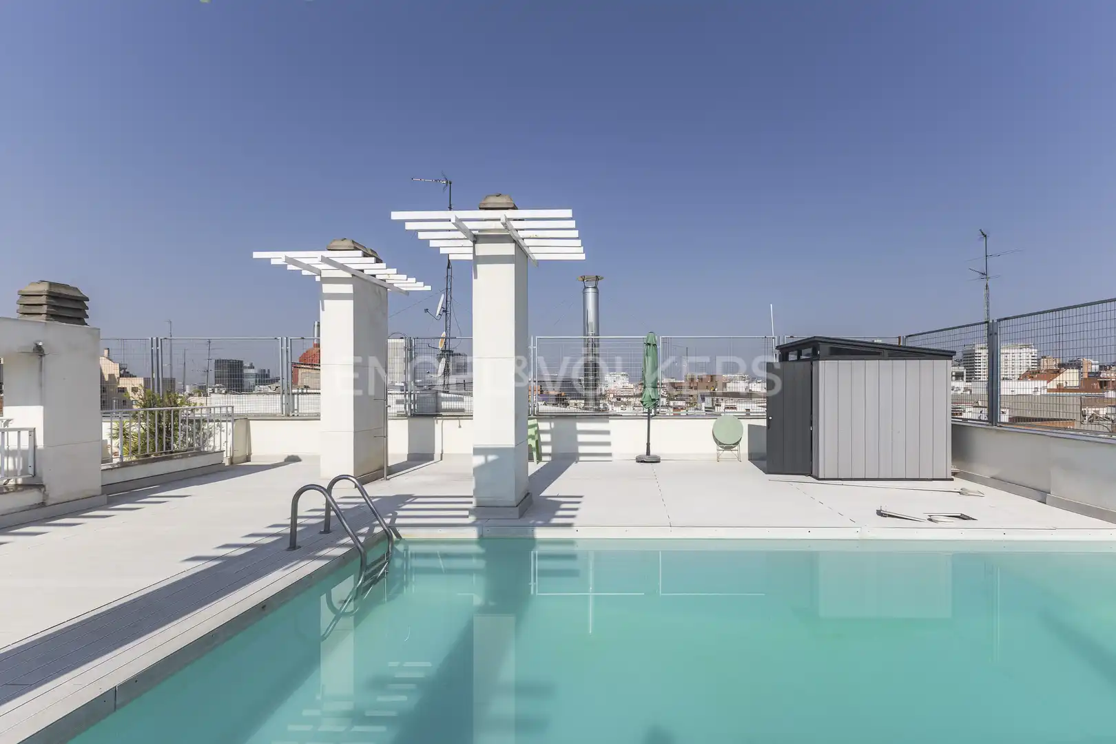 Swimming pool of Flat for rent in Madrid  with Air Conditioner, Heating and Swimming Pool