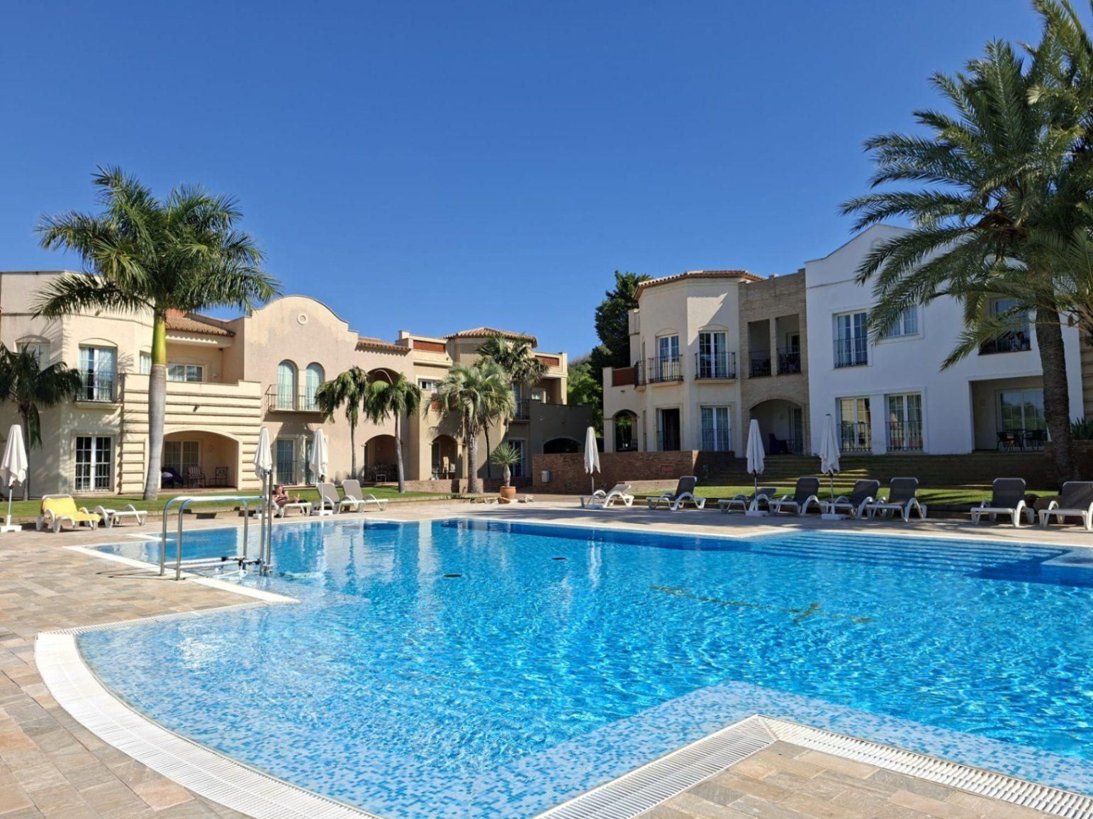 Piscina de Apartament en venda en Dénia amb Aire condicionat, Calefacció i Jardí privat