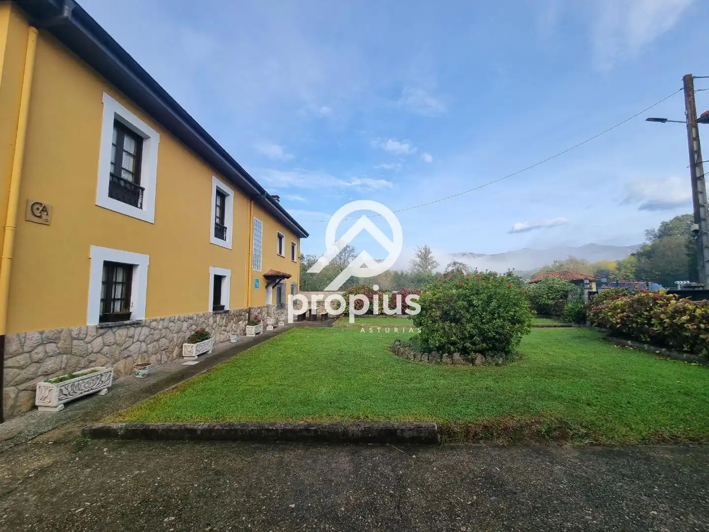 Vista exterior de Casa o chalet en venta en Parres con Calefacción, Jardín privado y Parquet