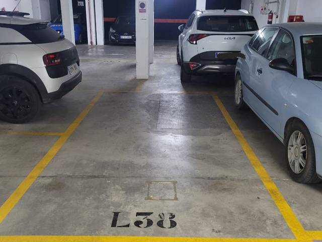Garaje en Alquiler en Calle Canigo, 19 en Ciudad Jardín
