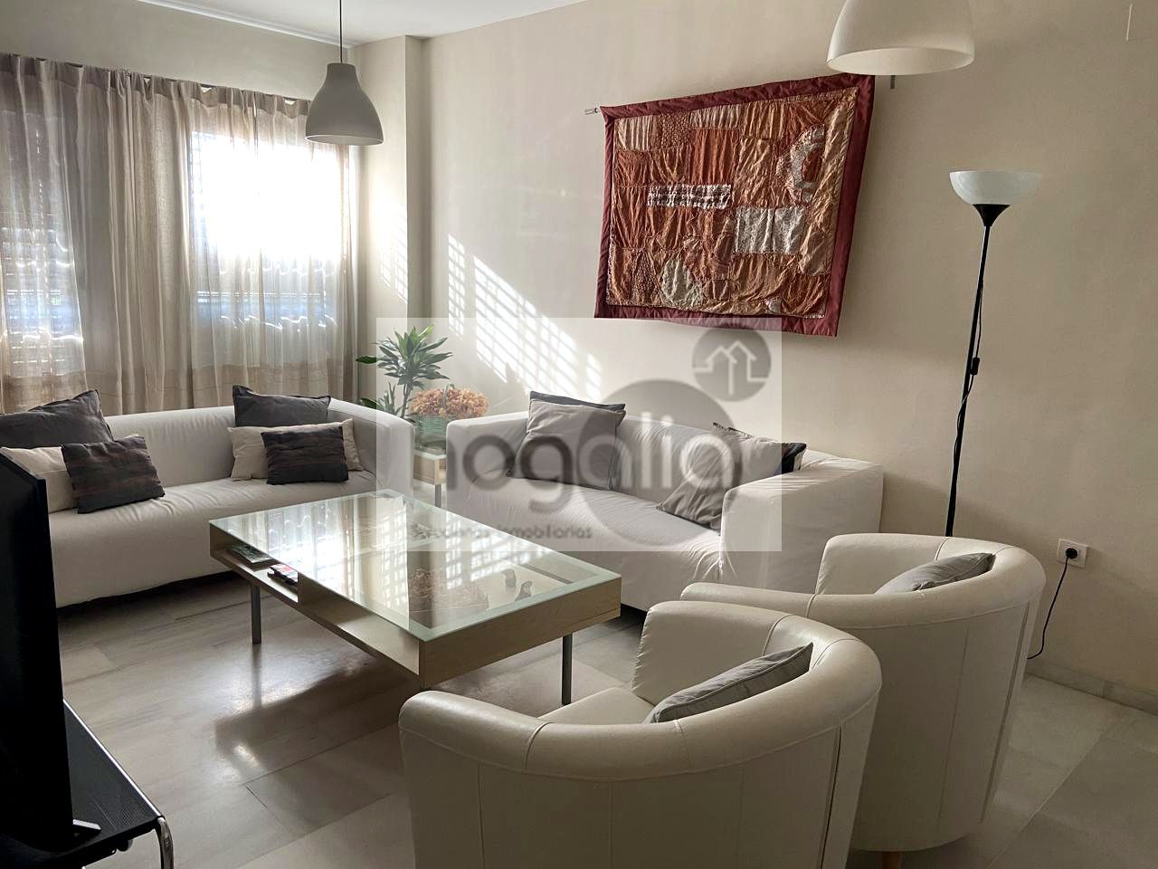 Sala d'estar de Pis de lloguer en  Sevilla Capital amb Aire condicionat, Terrassa i Moblat