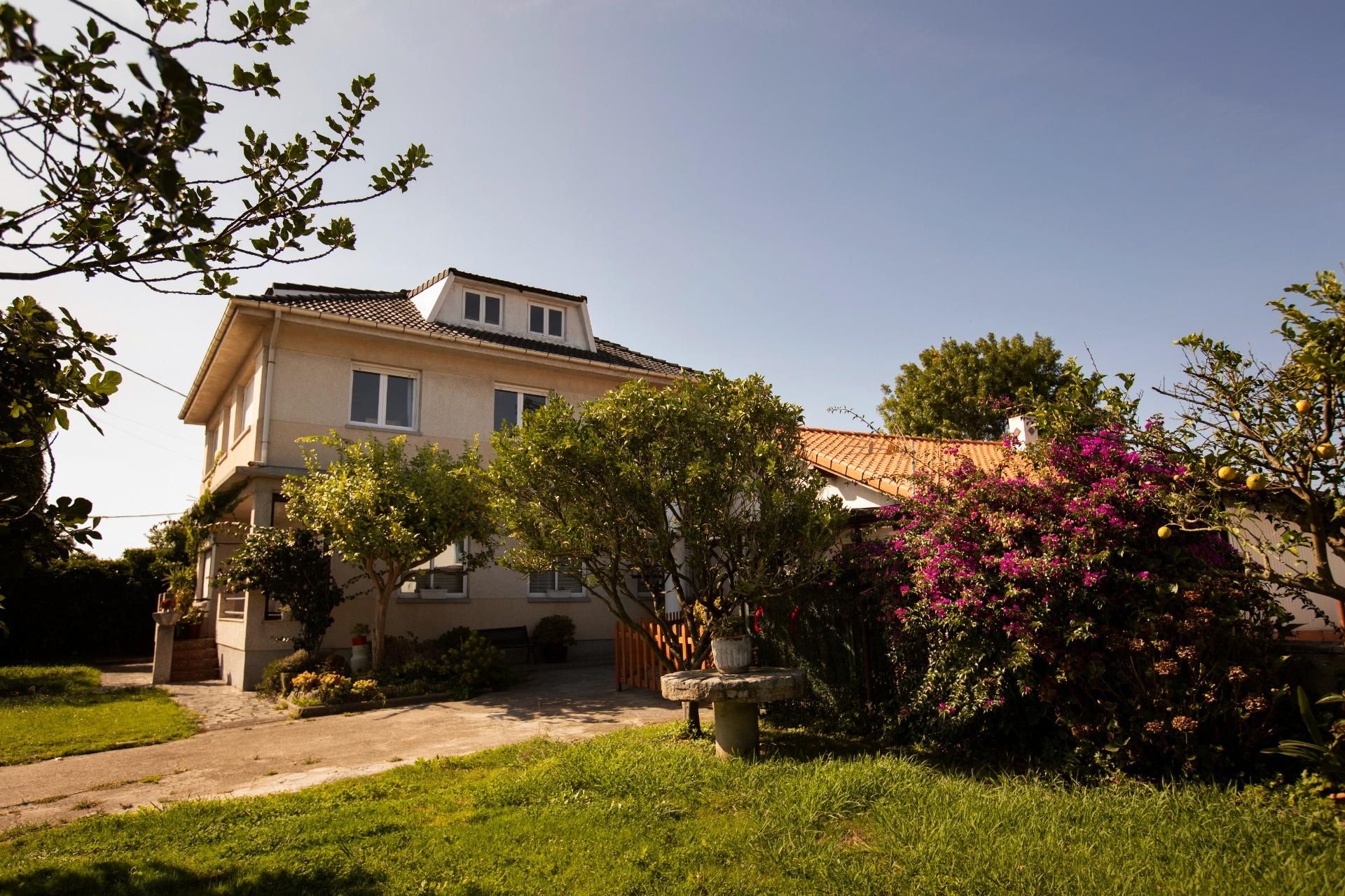 Vista exterior de Casa o chalet en venta en Ribamontán al Mar con Jardín privado, Trastero y Amueblado