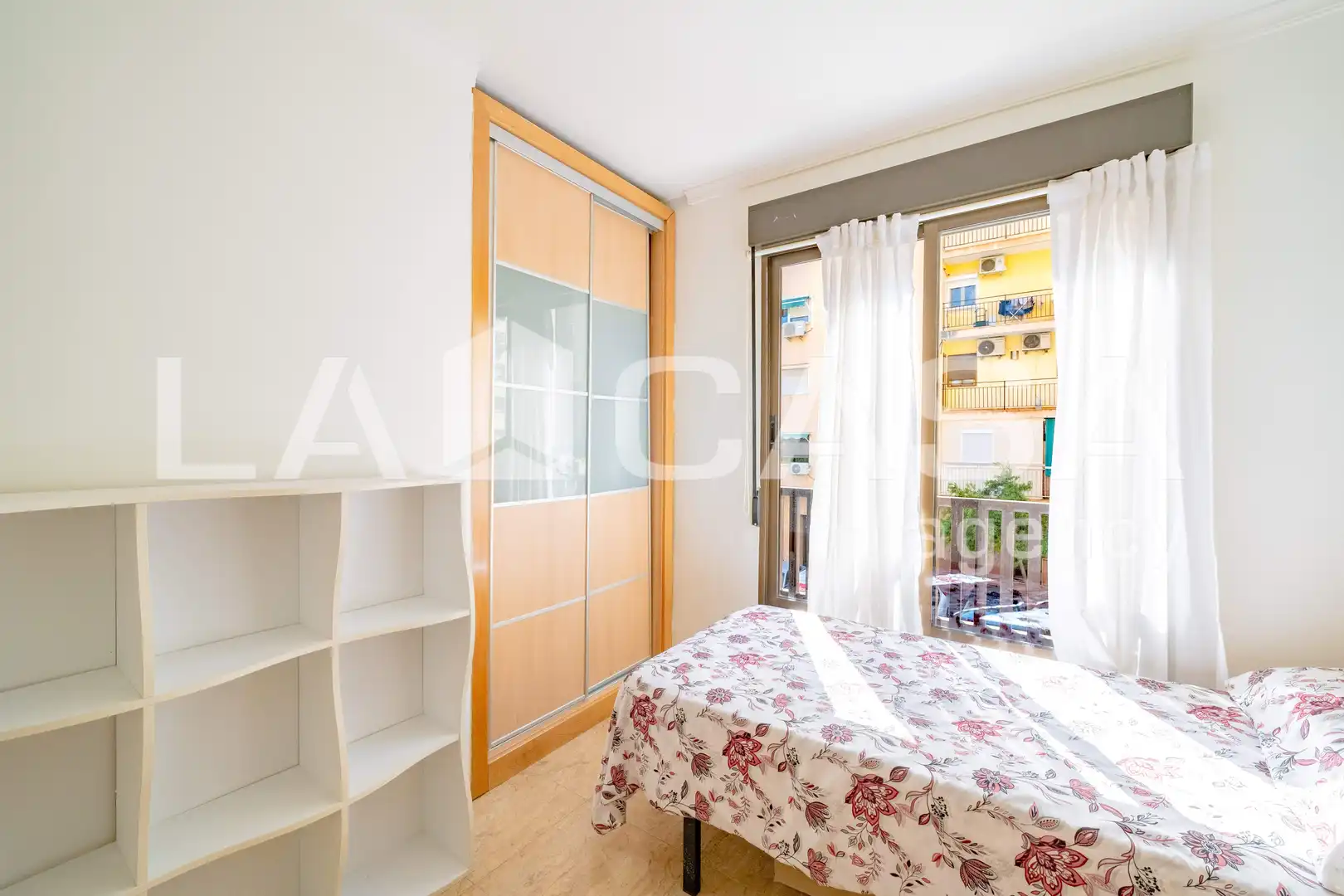 Habitación de Piso en venta en Valencia con Balcón