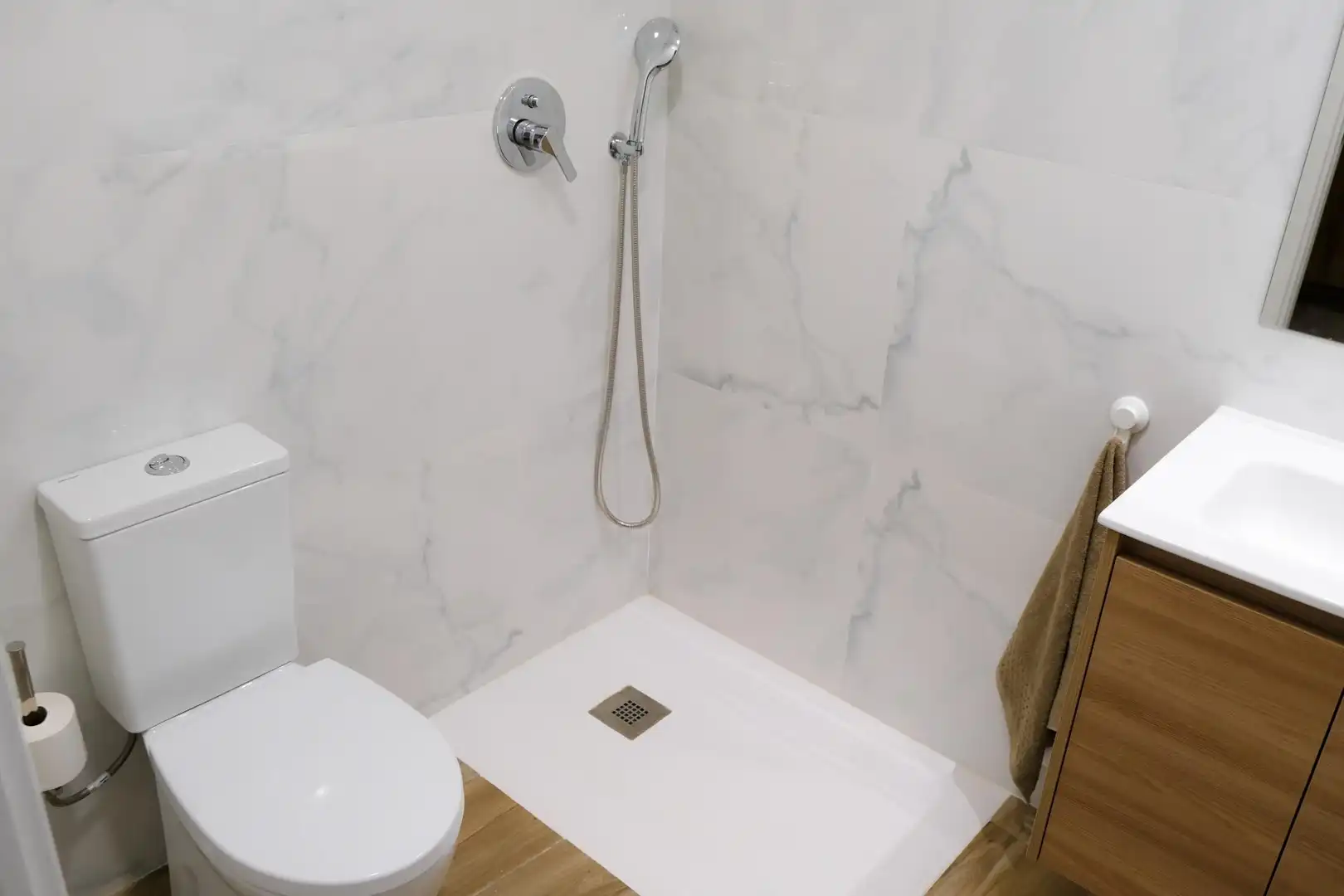 Badezimmer von Wohnungen zur Miete in Alfara del Patriarca mit Klimaanlage, Heizung und Terrasse