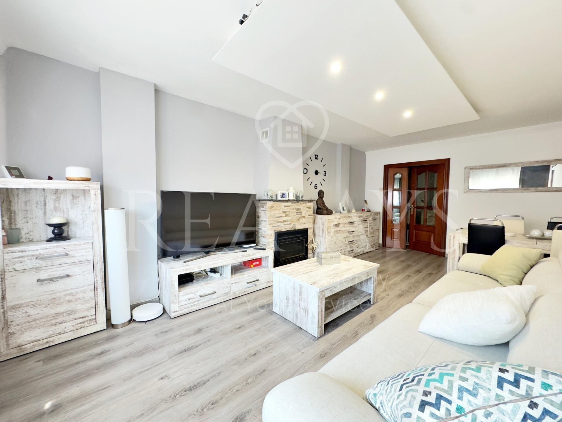 Living room of Flat for sale in Sant Andreu de la Barca  with Air Conditioner, Heating and Storage room