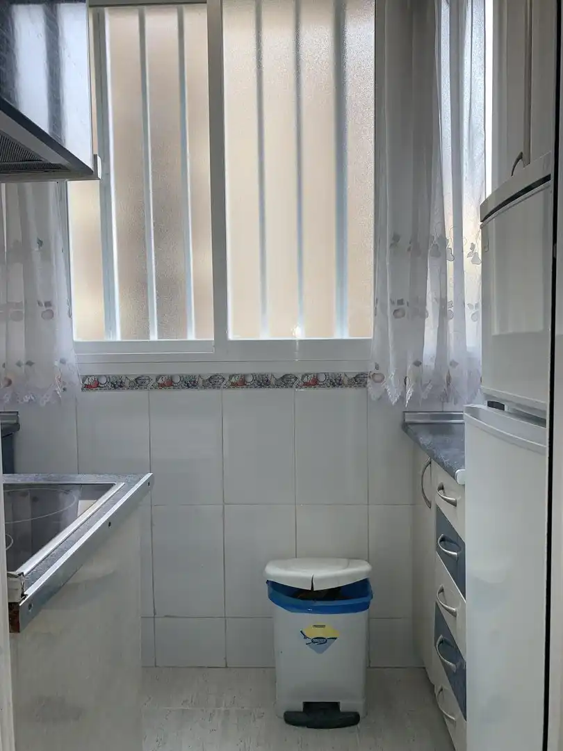 Cuina de Planta baixa de lloguer en Madrid amb Calefacció i Moblat