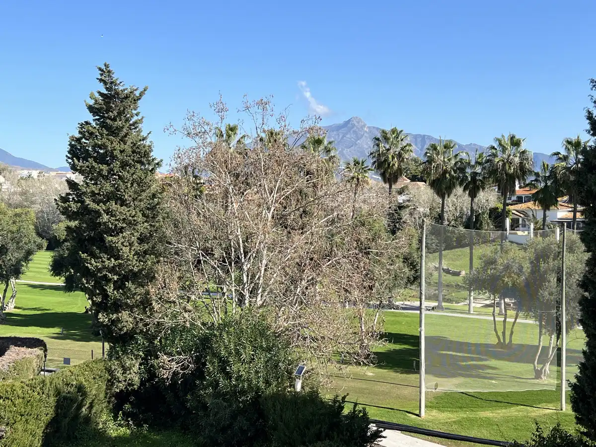 Außenansicht von Wohnung zum Verkauf in Marbella mit Klimaanlage, Terrasse und Möbliert