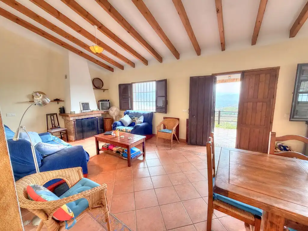 Sala de estar de Finca rústica en venta en Almáchar con Jardín privado, Trastero y Piscina