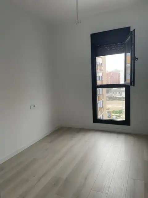 Habitación de Piso en venta en Sevilla con Aire acondicionado, Jardín privado y Trastero