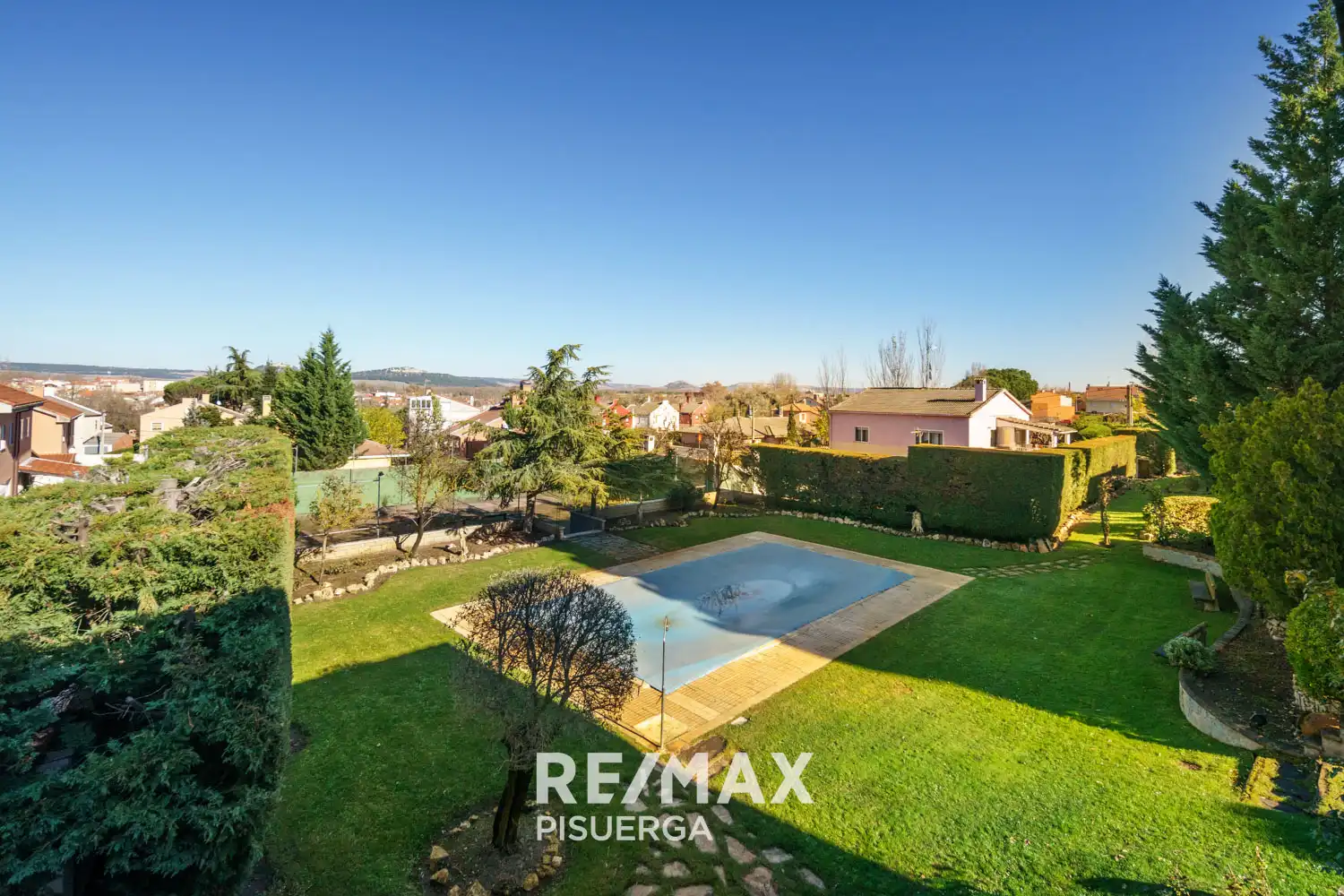 Vista exterior de Casa o xalet en venda en Tudela de Duero amb Calefacció, Jardí privat i Terrassa