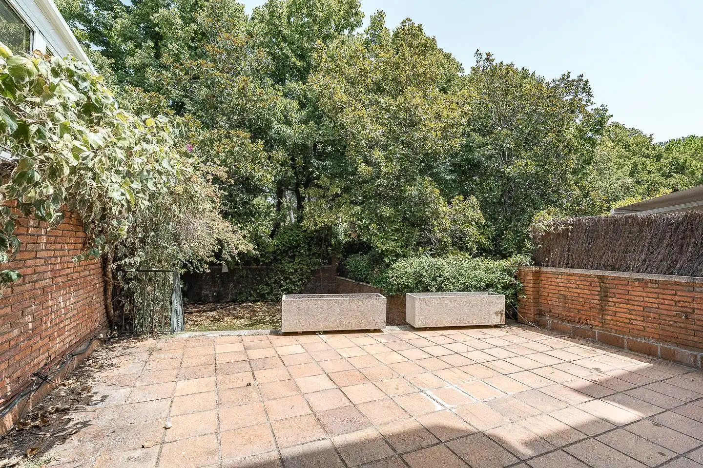 Terrassa de Casa o xalet en venda en Barcelona amb Calefacció, Jardí privat i Parquet