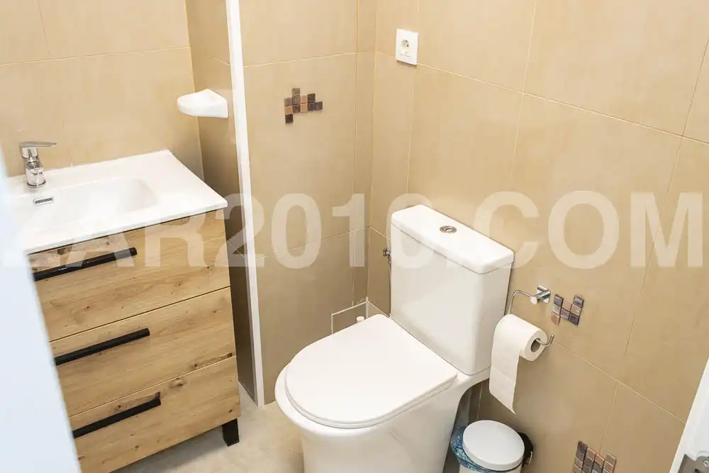 Baño de Piso en venta en Garrucha con Aire acondicionado, Terraza y Amueblado
