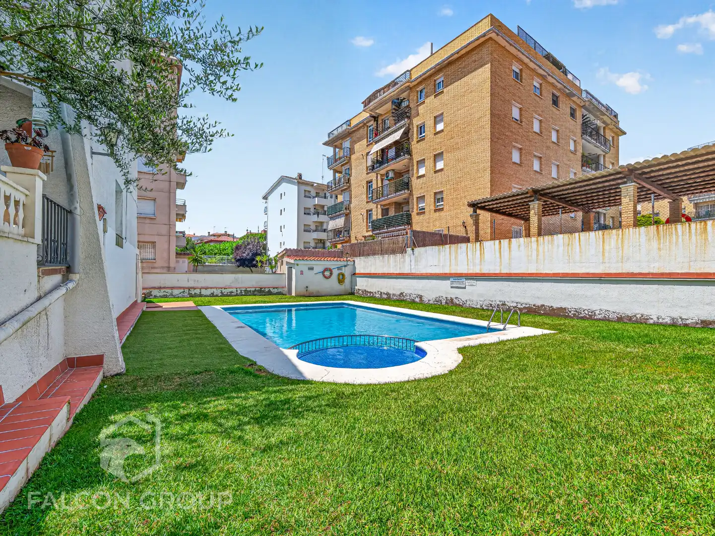 Piscina de Casa o xalet en venda en Calafell amb Aire condicionat, Calefacció i Jardí privat