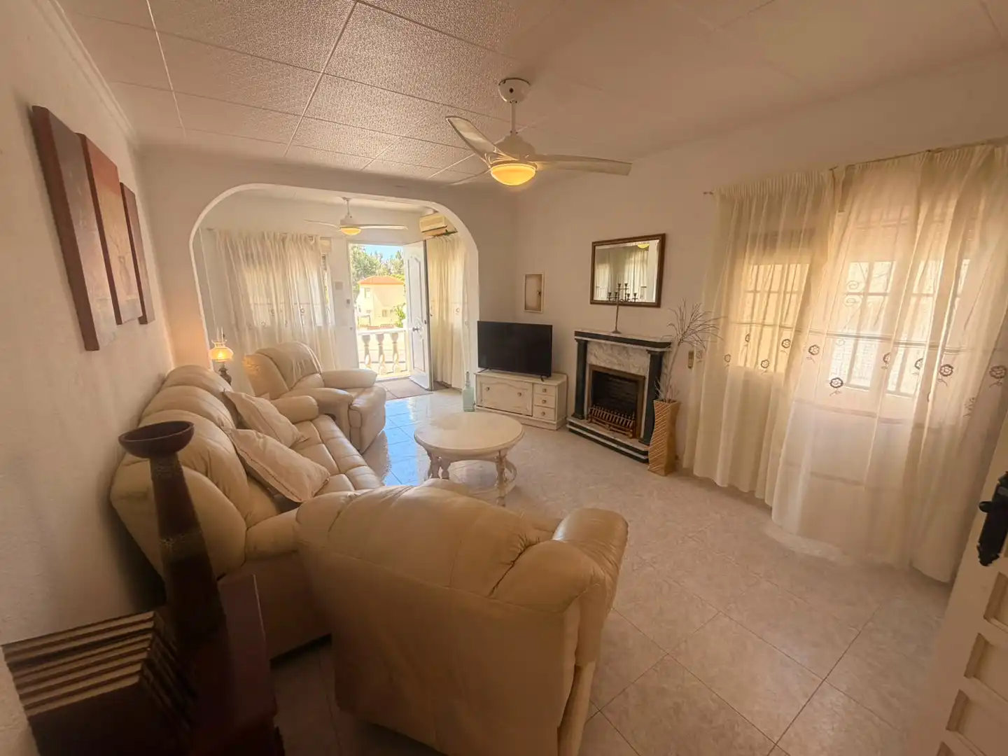 Sala de estar de Casa o chalet en venta en San Fulgencio con Aire acondicionado, Calefacción y Jardín privado