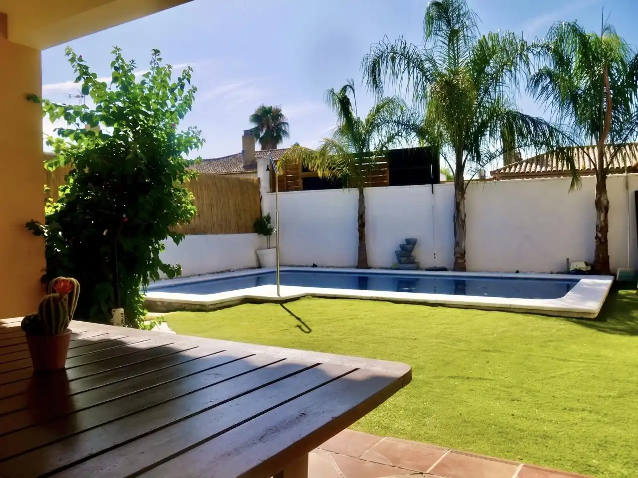 Piscina de Casa o xalet en venda en Montequinto amb Aire condicionat, Jardí privat i Terrassa