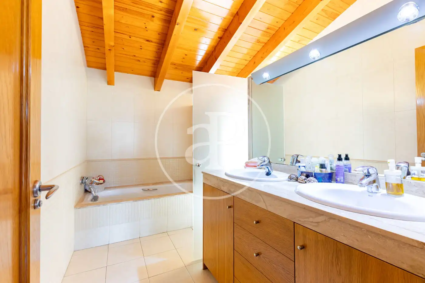 Bathroom of Houses for sale in Sant Cugat del Vallès  with Air Conditioner, Heating and Private garden