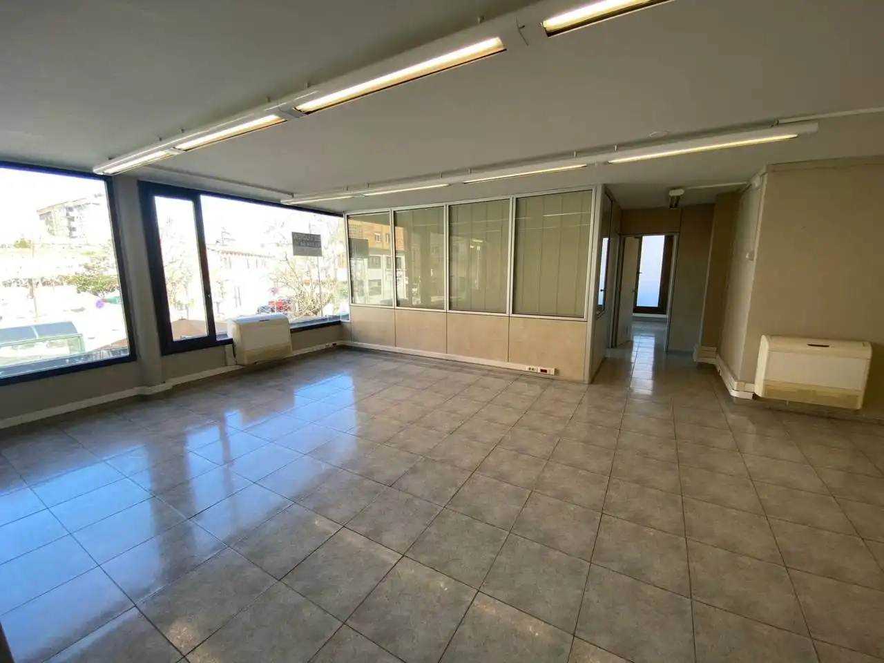 Gewerbefläche zur Miete in Avenida Sant Iscle, imagen 2