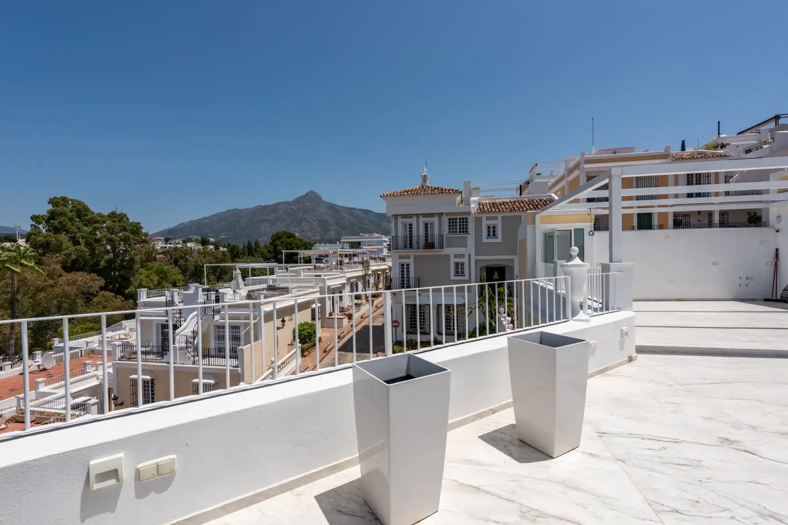 Terraza de Casa adosada en venta en Marbella con Aire acondicionado, Jardín privado y Terraza
