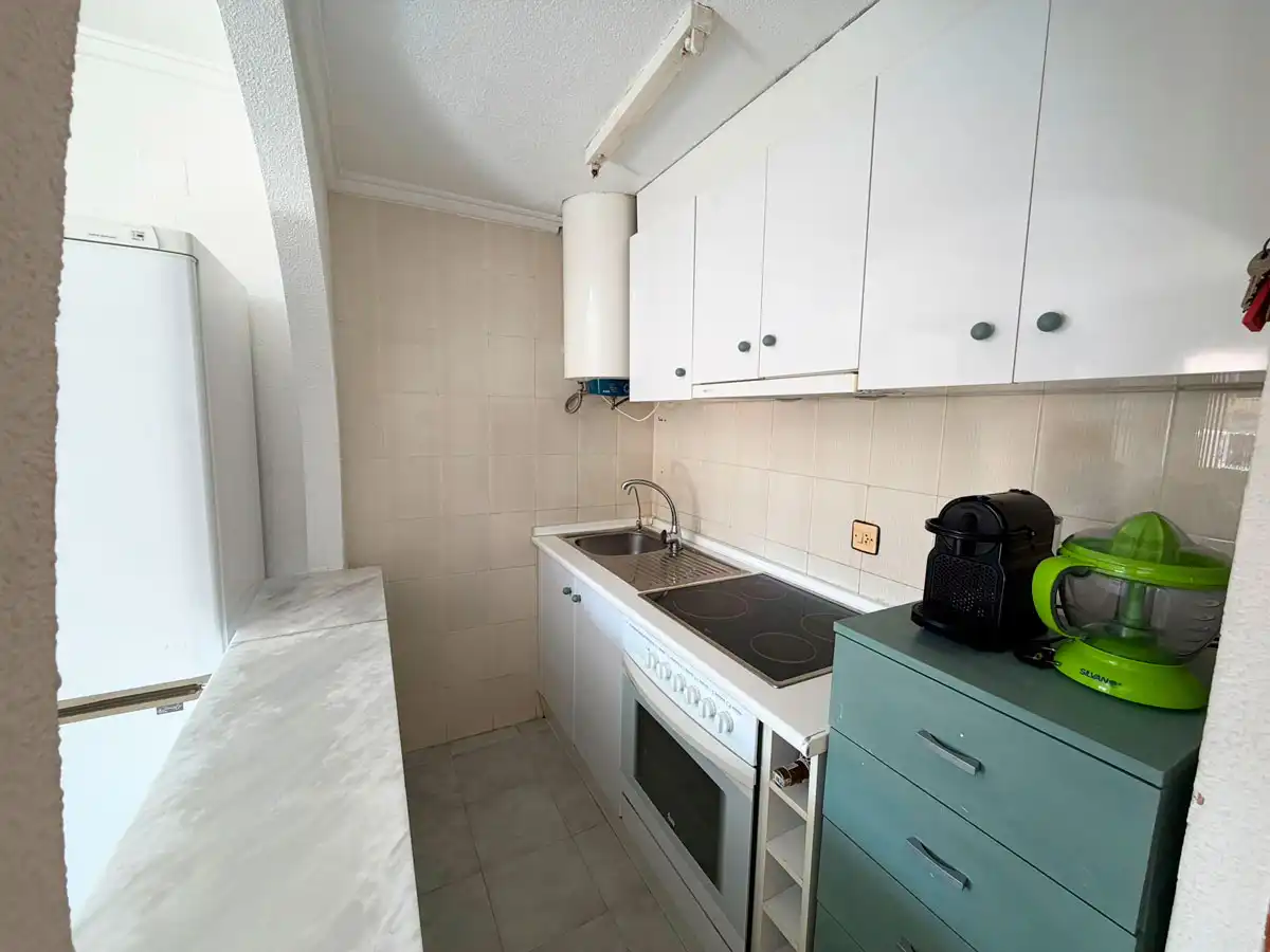 Cocina de Piso en venta en Torrevieja con Terraza, Amueblado y Horno