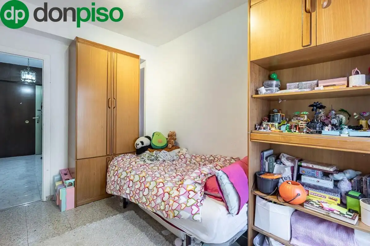 Bedroom of Flat for sale in Granada  with Air Conditioner