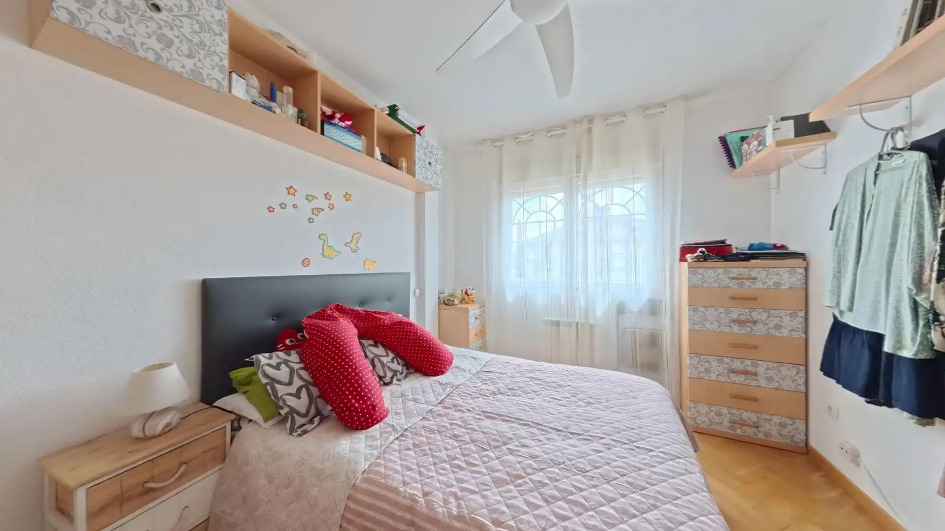 Habitación de Casa adosada en venta en Rivas-Vaciamadrid con Aire acondicionado, Calefacción y Jardín privado