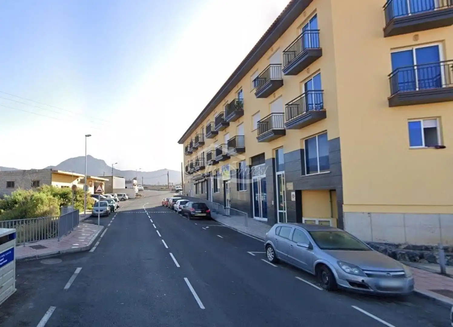 Vista exterior de Local de lloguer en Arona amb Moblat