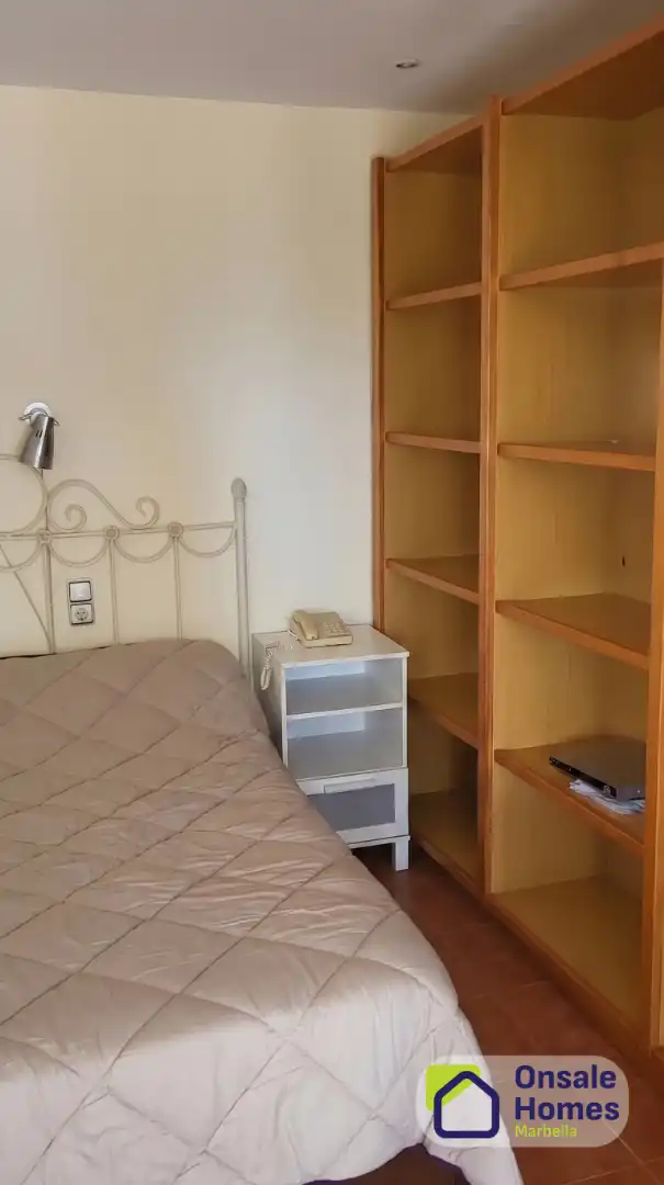 Dormitori de Estudi en venda en Marbella amb Aire condicionat, Terrassa i Balcó