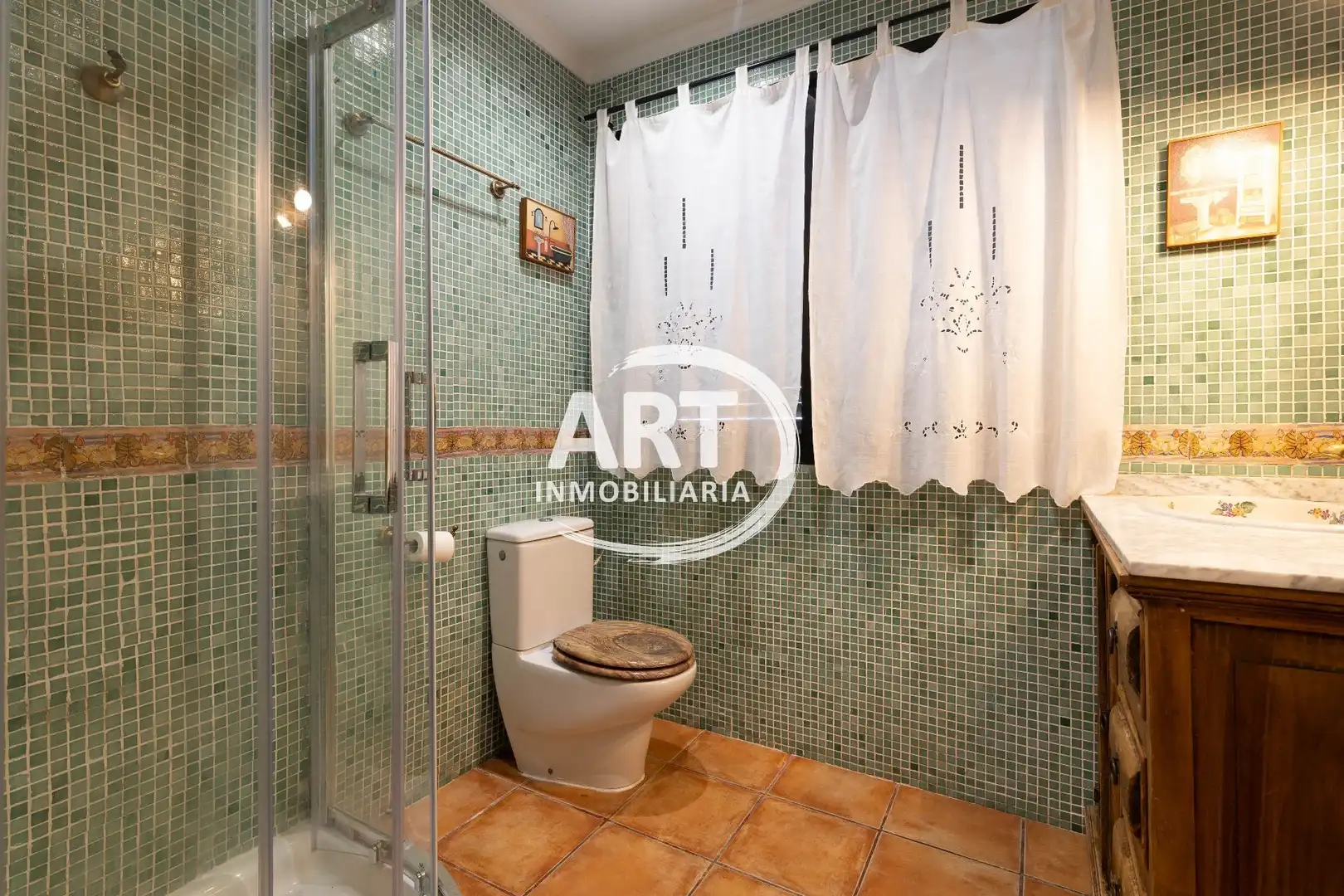 Bathroom of Houses for sale in L'Eliana  with Air Conditioner, Heating and Terrace